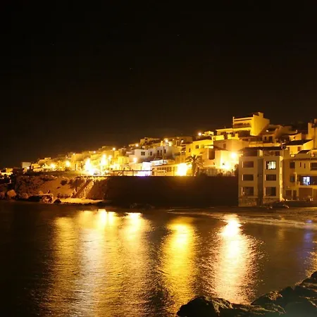 2 Bedrooms With Furnished Terrace And Wifi At 5 Km Away From The Beach